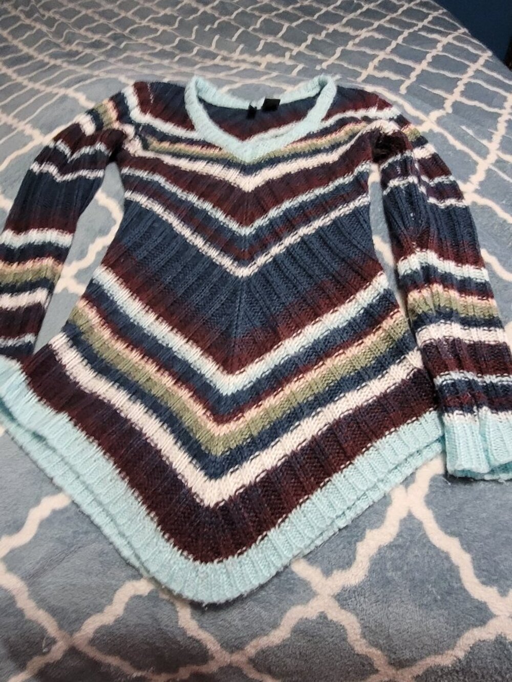 Ultra Flirt V neck striped sweater Size small